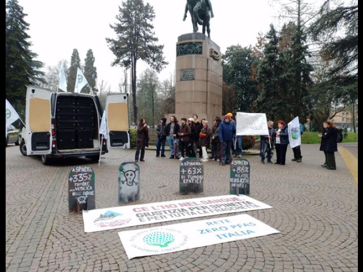 Alessandria, presidio al Tribunale durante udienza ex dirigenti Syensqo