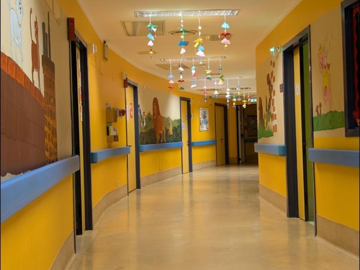 Hiv trasmesso alla figlia e non curato, genitori a processo