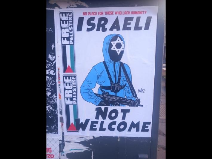 Manifesti anti-israeliani con mitra e Stella di David a Catania