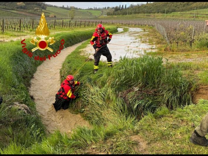 Con la moto finisce in un canale, 31enne disperso nel Fiorentino