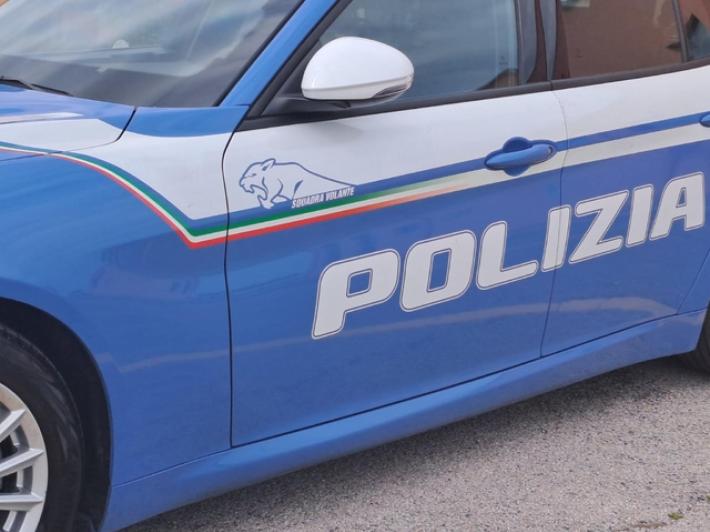 Minacce e violenze alla madre per acquistare droga, arrestato 27enne a Roma