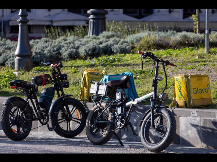 Presidio a Milano per la giornata di mobilitazione dei rider