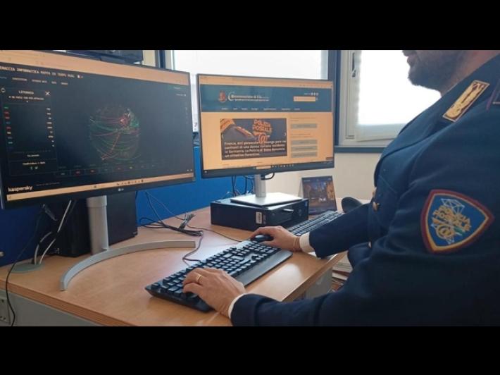 Collaboratore scolastico fotografava studentesse e le denudava con l'I.A.