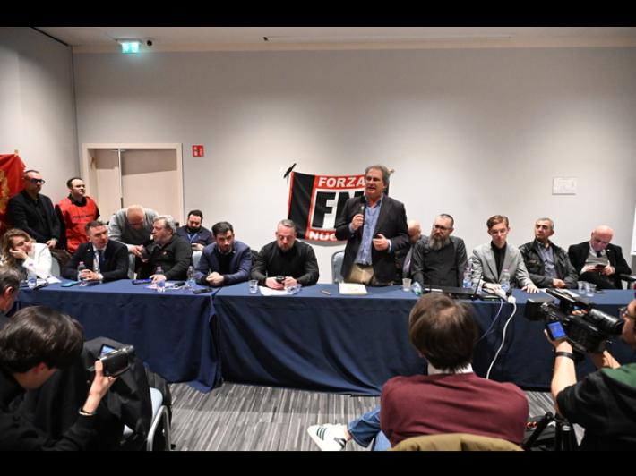 Presente e saluti romani al raduno dei neofascisti europei a Roma