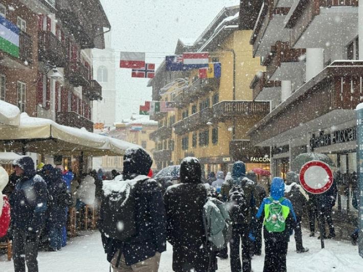 Serate danzanti abusive, chiuso per 15 giorni locale a Cortina