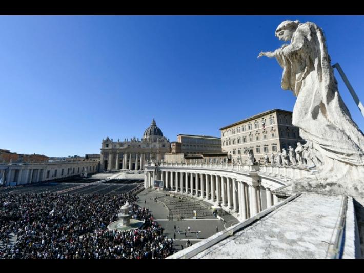 Il Papa, 'garantire diritto di difesa e durata ragionevole processi in Vaticano'