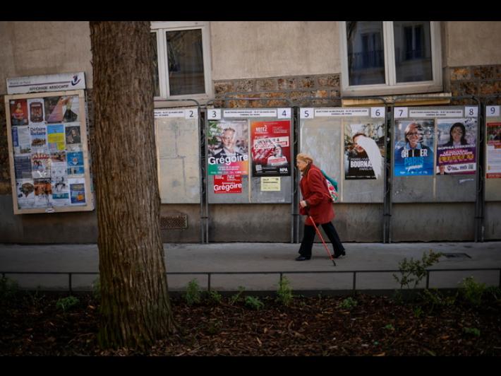 Francesi alle urne per i sindaci, a Parigi favorito l'erede di Hidalgo