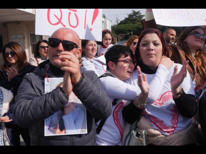 Bimbo trapiantato, al Monaldi in 100 per esprimere solidariet&agrave; a Guido Oppido