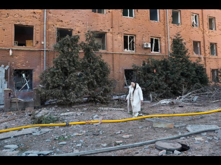 A Kiev attacco con droni in pieno giorno, 'diverse esplosioni'