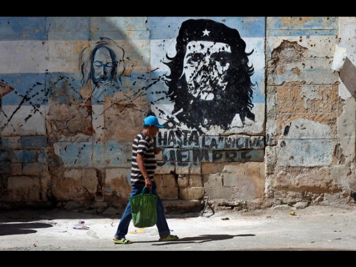 Trump, 'Cuba vuole un accordo, me ne occuper&ograve; dopo l'Iran'