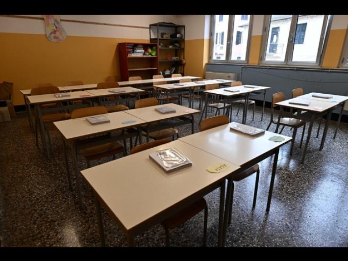 Uds, 'albero caduto su una scuola a Roma ma gli studenti fatti entrare'