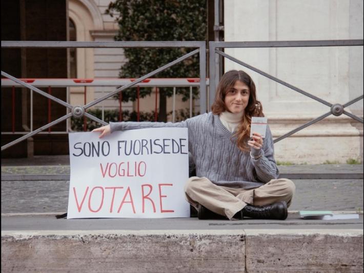 Referendum, sit-in studentessa al ministero 'vorrei votare ma non posso'