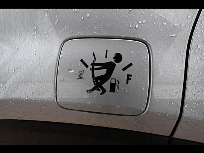 Rubano due carte benzina a pubblica assistenza e fanno 6mila euro di gasolio