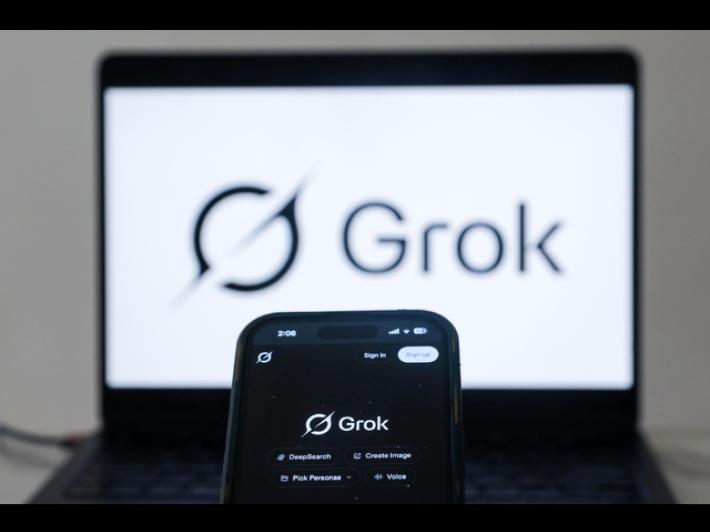 Tre ragazze fanno causa a Grok negli Usa per immagini pornografiche