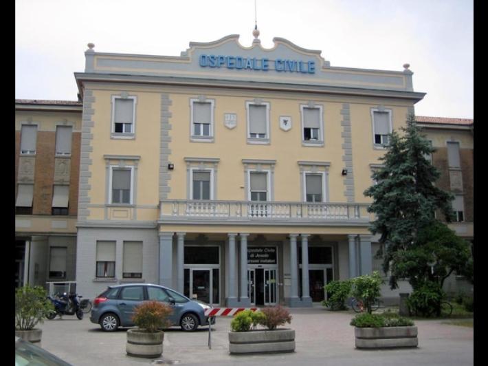 Bimbo di tre anni si sente male e muore durante il trasporto in ospedale 