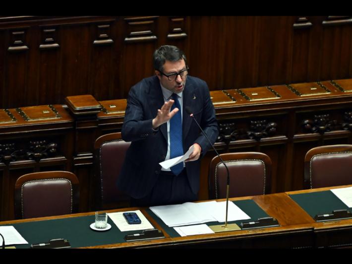 Salvini, petrolieri fermino i prezzi o gli chiederemo un contributo