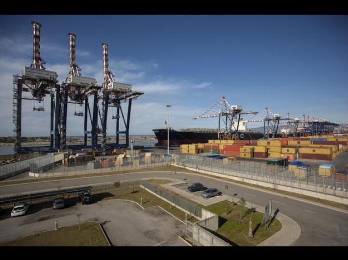 Ispezione Gdf nel porto di Gioia Tauro su container sospetti per Israele