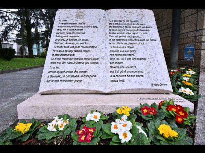 Covid, al cimitero di Bergamo 6 anni dopo il ricordo della strage