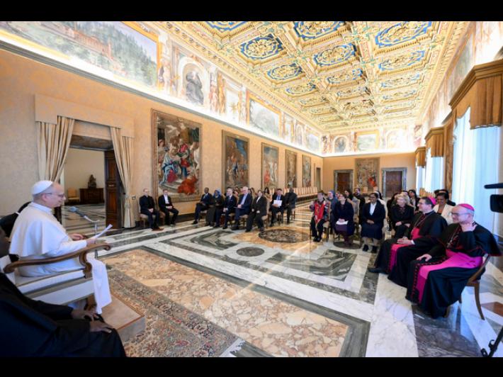 Il Papa, 'la salute non pu&ograve; essere un lusso per pochi'