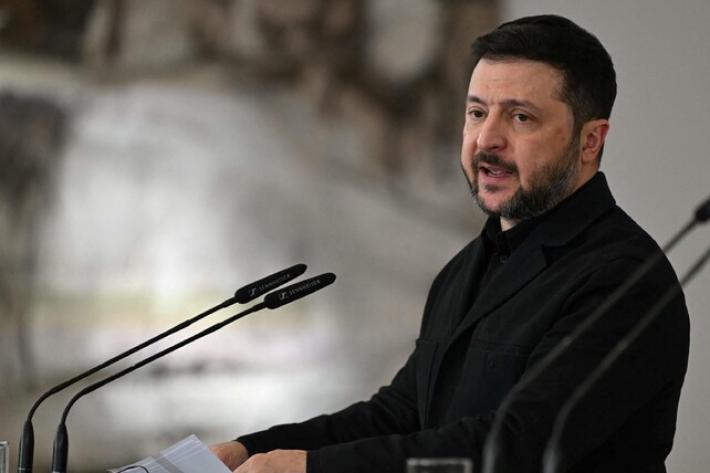 Zelensky: "Ancora incertezza sui 90 miliardi, ma sono fondamentali"