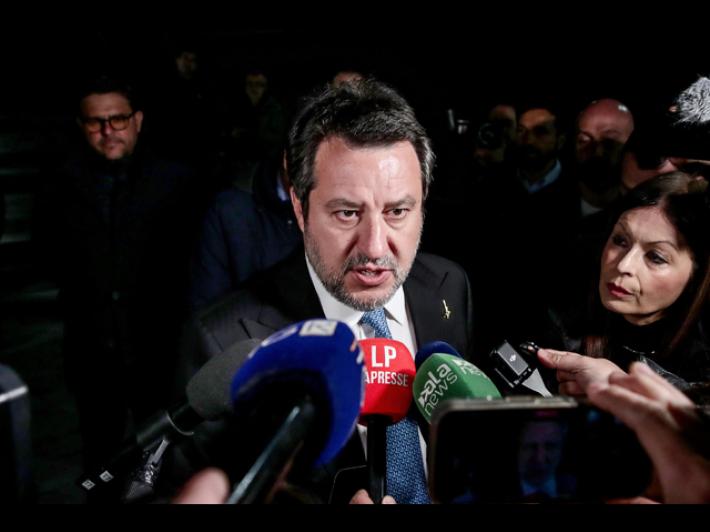 Lega, scossi e addolorati per Bossi, Salvini annulla appuntamenti di domani