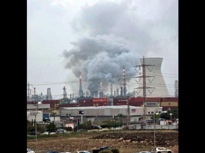 Raffineria Haifa colpita da frammento intercettore, non da bomba a grappolo Iran