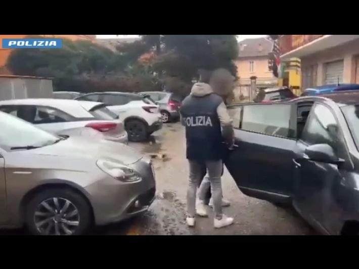 Rapinavano e si filmavano sui social, sgominata banda a Torino