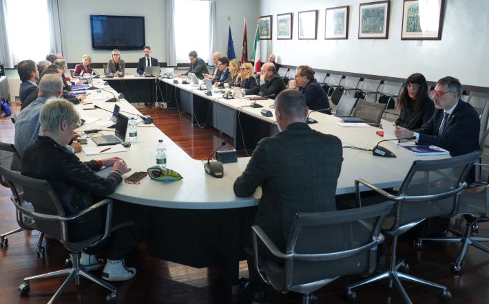 Comunicato Stampa: Seconda commissione: audizioni per approfondire la riforma del sistema portuale italiano tinyurl.com