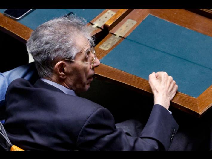 Salvini, Bossi meriterebbe i funerali di Stato ma sceglie la famiglia