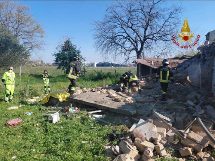 Crollo in casale abbandonato al parco degli Acquedotti a Roma, due morti