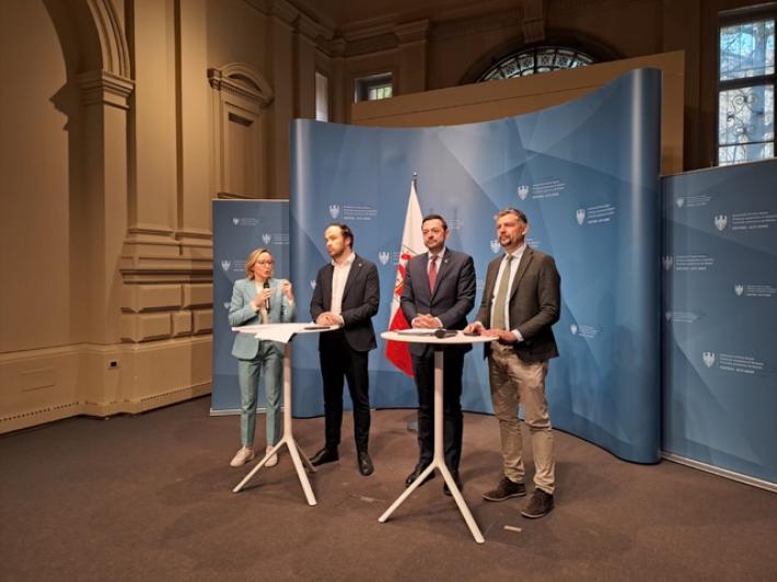 Insegnanti in Alto Adige riceveranno 400 euro lordi in pi&ugrave; al mese