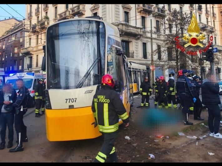 Tram deragliato, 'il conducente era al telefono fino a 12 secondi prima'