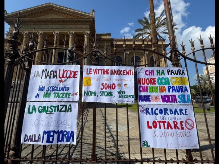 A Palermo gli studenti leggono i mille nomi delle vittime di mafia