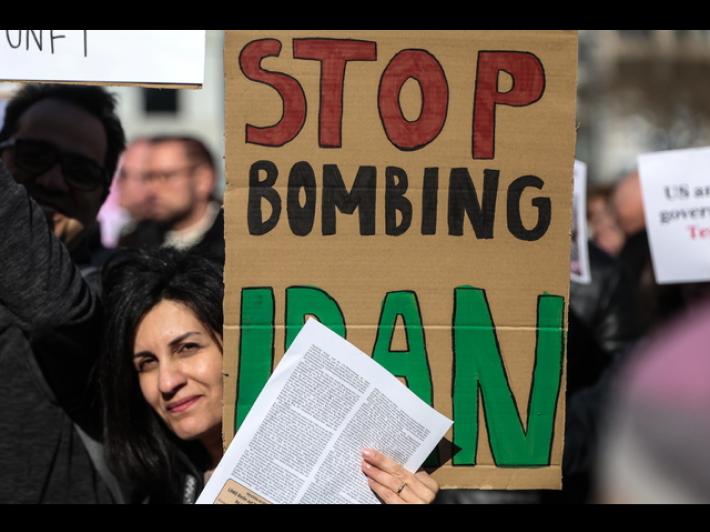 Manifestazione a Londra, 'Stop alla guerra in Iran'