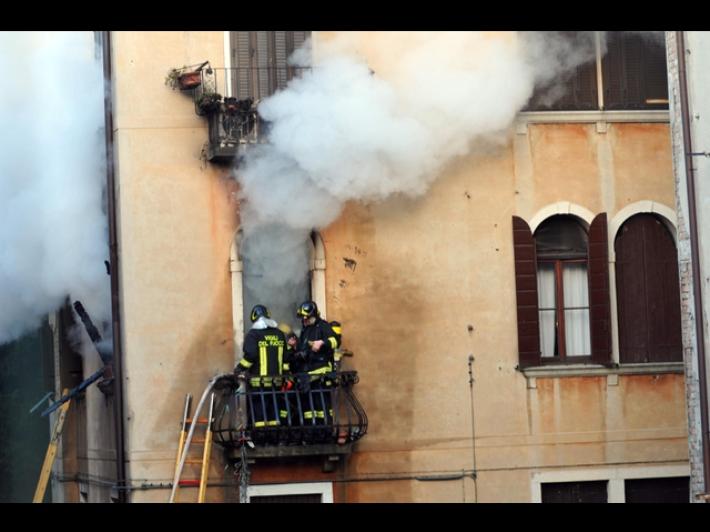 Evacuato albergo a Venezia per incendio negozio sottostante