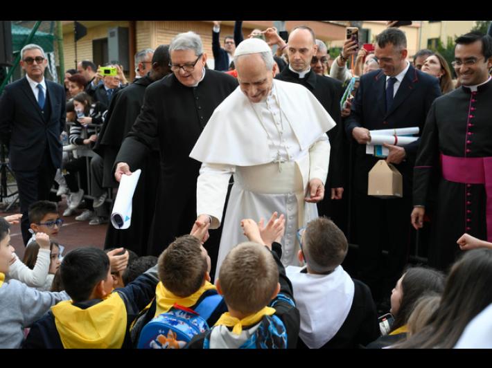Il Papa, gli occhi smarriti dei bimbi di fronte alla guerra ci convertano