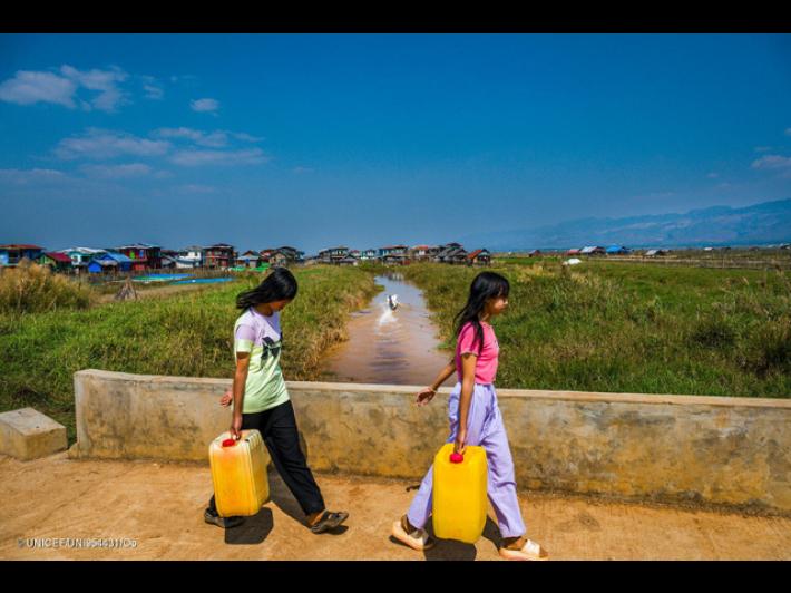 Unicef, mille bambini sotto i 5 anni muoiono ogni giorno per acqua non sicura