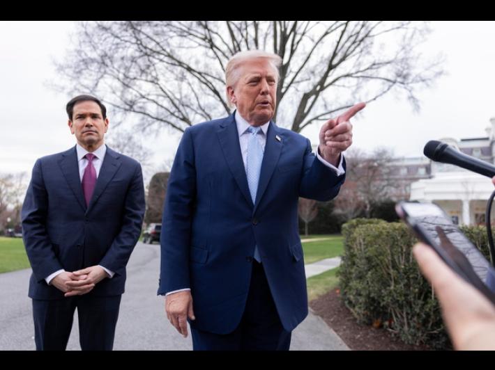 Trump, da domani agenti dell'Ice negli aeroporti Usa