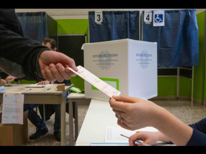Referendum: exit poll Opinio-Rai, NO in vantaggio al 49-53%, SI' al 47-51%