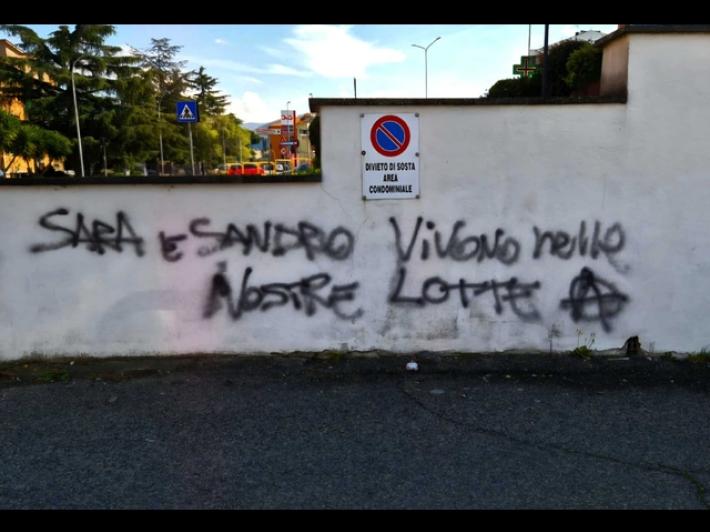 Murales anarchico a Viterbo, 'Sara e Sandro vivono nelle nostre lotte'