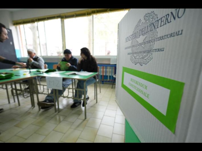 Referendum, l'affluenza definitiva in Italia sfiora il 59%