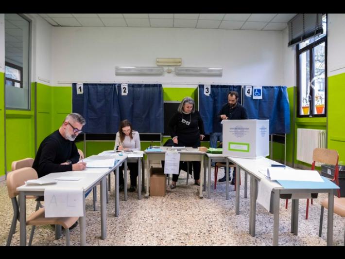 Instant poll Swg-La 7, NO in testa con forchetta 49-53%, SI' al 47-51%