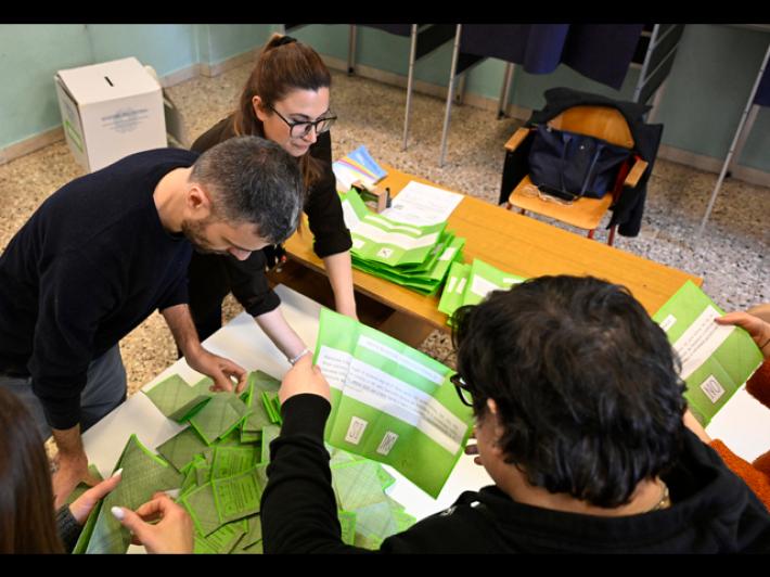 Seconda proiezione Tecn&egrave;, NO AL 54%; SI' al 46%