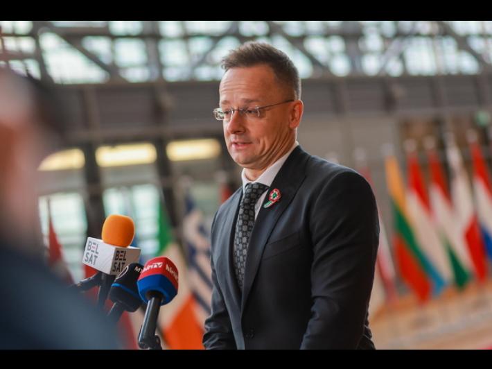 Ministro Ungheria ammette, 'contatti con Lavrov durante le riunioni Ue'