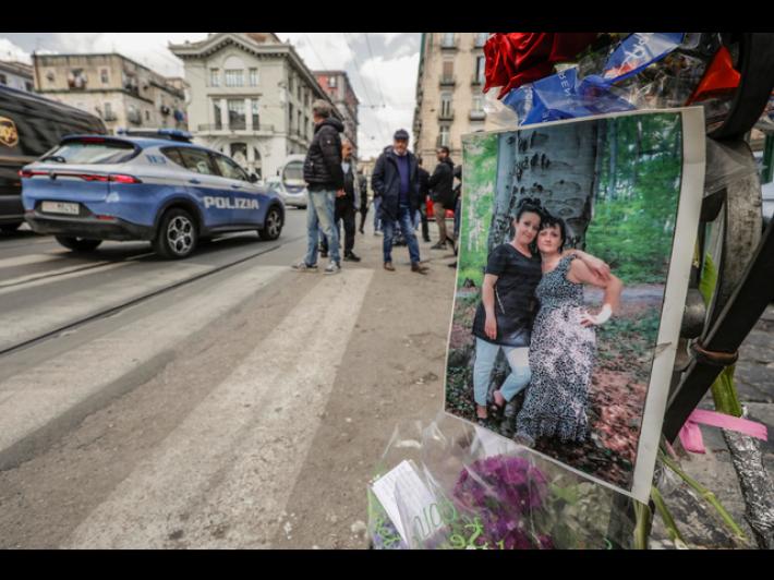 A Napoli fiori per le donne ucraine investite e uccise, 'ora giustizia'