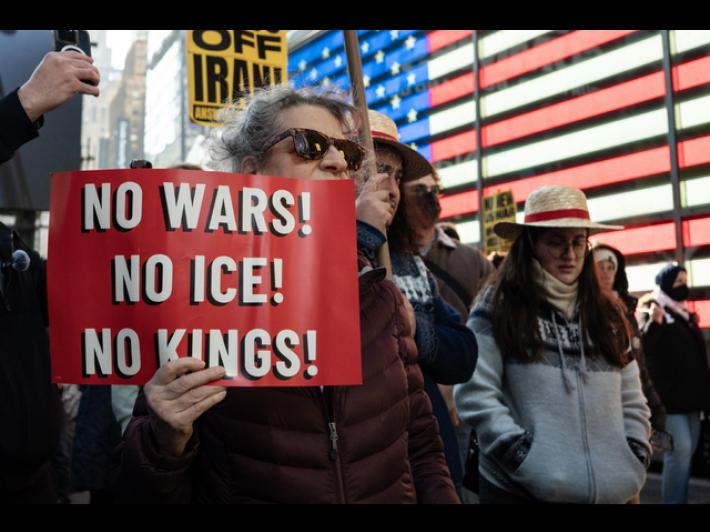 Sabato i No Kings in piazza, 'invaderemo Roma e la bloccheremo'