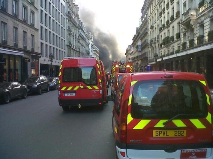 In fiamme a Parigi l'Hotel Bristol a due passi dall'Eliseo