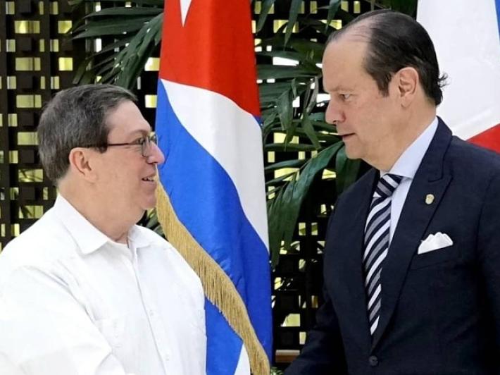 Il ministro degli Esteri panamense vede i dieci detenuti a Cuba