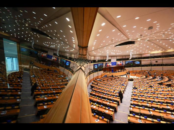 Europarlamento, ok con condizioni all'intesa sui dazi con gli Usa