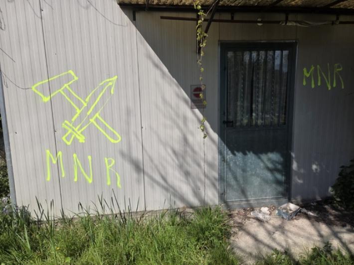 Scritte omofobe e neofasciste a Cassino, colpito laboratorio di pace